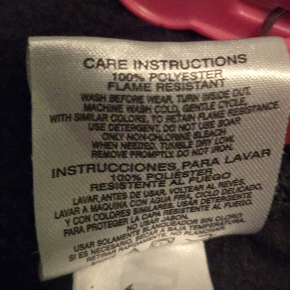 Lot of 3: Pokémon, Oshkosh, and Nike boys size 4-5 - Picture 9 of 14